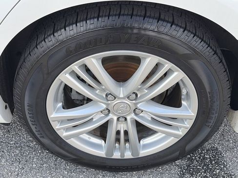 Used 2015 INFINITI Q40 w/ Moonroof Package RWD image 30