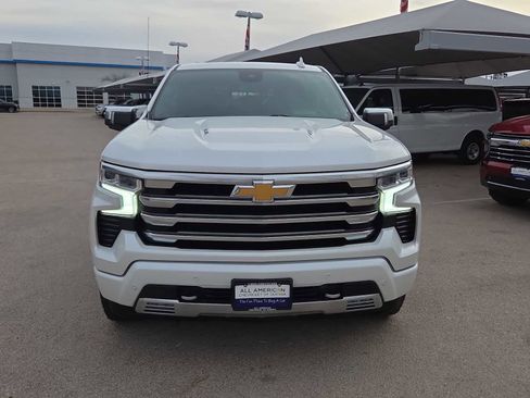 Used 2024 Chevrolet Silverado 1500 High Country w/ Technology Package image 3