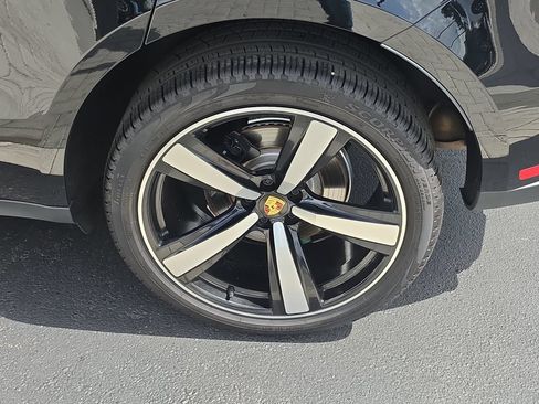 Used 2025 Porsche Macan AWD/4WD image 6