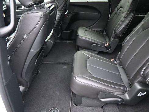 New 2026 Chrysler Pacifica Select image 38