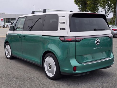 Used 2025 Volkswagen ID. Buzz Pro S Plus AWD/4WD image 3