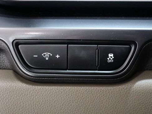 Used 2025 Kia Carnival FWD image 20