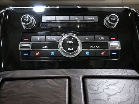 Used 2020 Lincoln Navigator Reserve w/ Luxury Package image 26