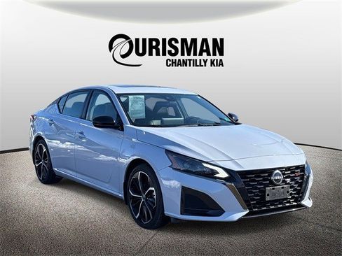 Used 2023 Nissan Altima 2.5 SR w/ SR Premium Package image 1