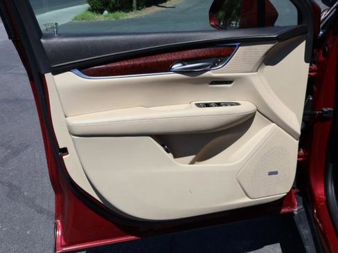 Used 2017 Cadillac XT5 Luxury w/ Driver Awareness Package image 16