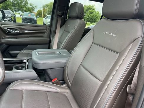 Used 2024 GMC Yukon XL Denali AWD/4WD image 4