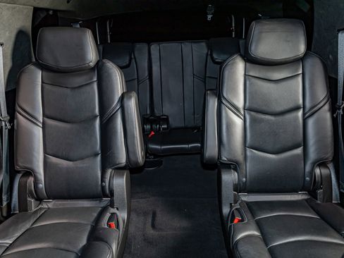 Used 2019 Cadillac Escalade Platinum image 18