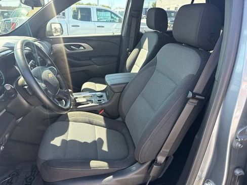 Used 2023 Chevrolet Traverse LT FWD image 11