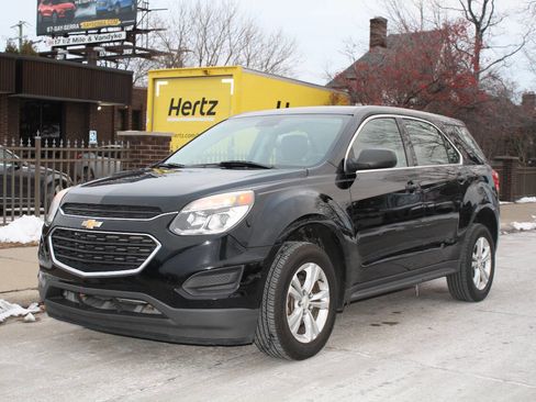 Used 2017 Chevrolet Equinox LS image 2