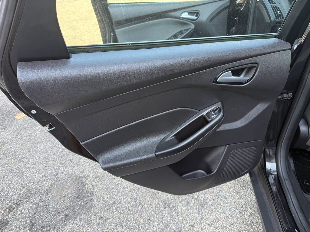 Used 2014 Ford Focus SE FWD image 29