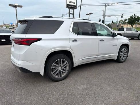 Used 2023 Chevrolet Traverse High Country w/ LPO, Floor Liner Package AWD/4WD image 18