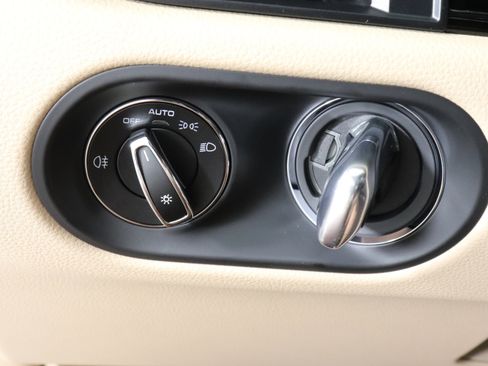 Used 2025 Porsche Macan image 34