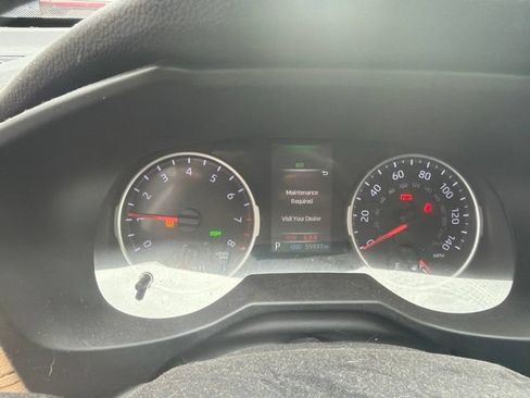 Used 2021 Toyota RAV4 XLE Premium FWD image 5