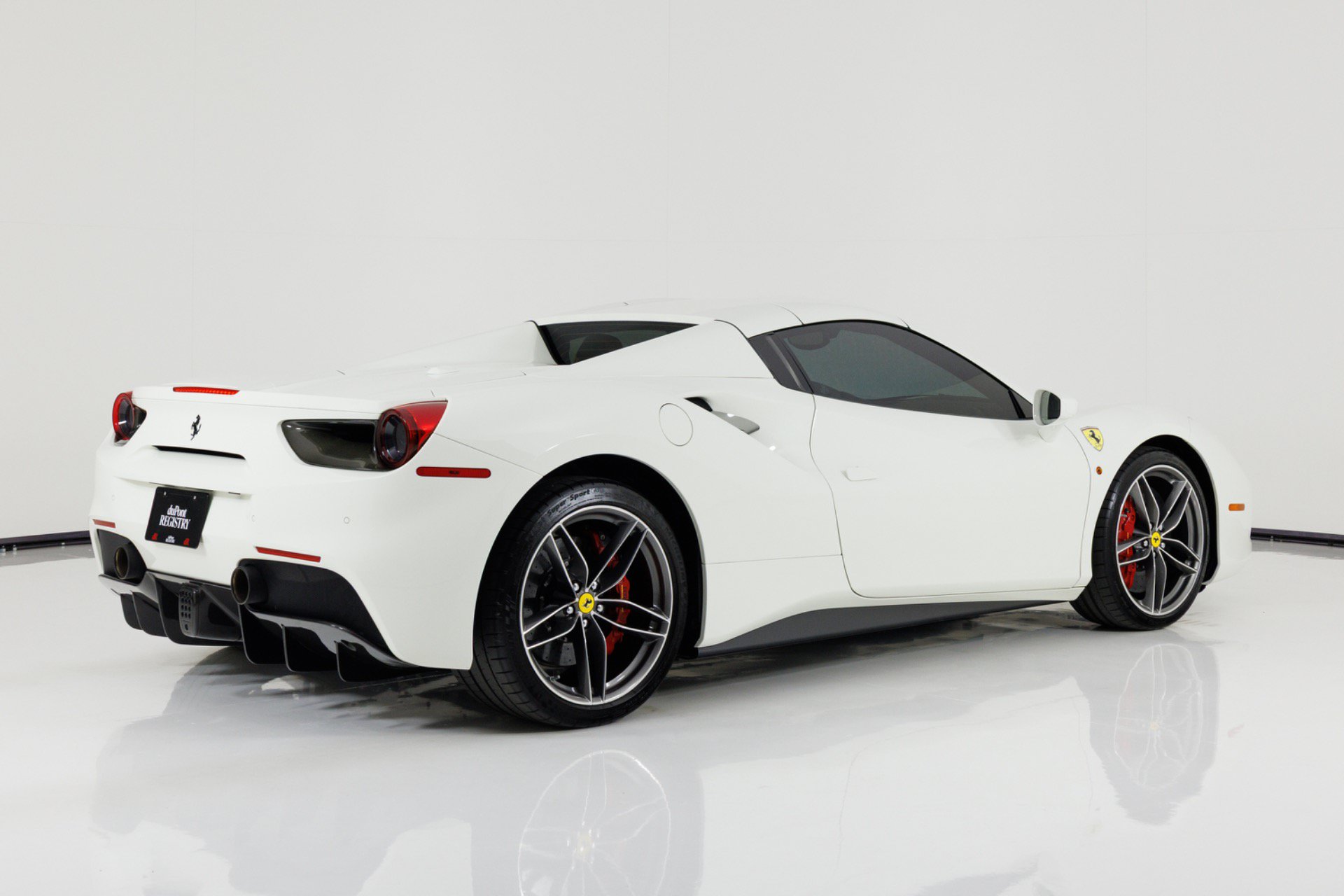 Used 2017 Ferrari 488 Spider RWD image 4