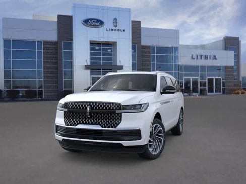 New 2025 Lincoln Navigator Reserve image 2