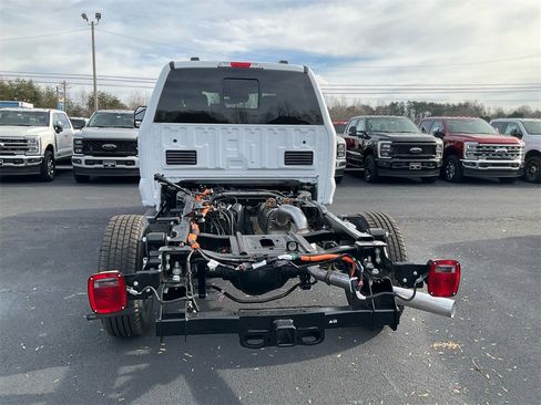 New 2026 Ford F250 XL w/ XL Chrome Package image 6