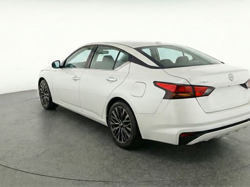 Used 2025 Nissan Altima 2.5 SV image 6