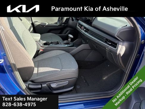 New 2025 Kia K4 LXS image 17