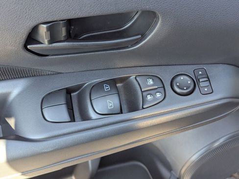 New 2025 Nissan Kicks Play S image 11