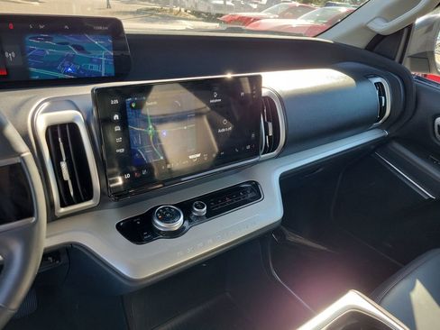 Used 2025 Ford Expedition Active image 22