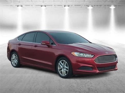 Used 2014 Ford Fusion SE image 2