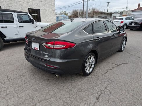 Used 2020 Ford Fusion SE image 5