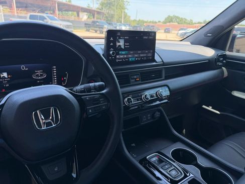 Used 2025 Honda Pilot Black Edition image 34