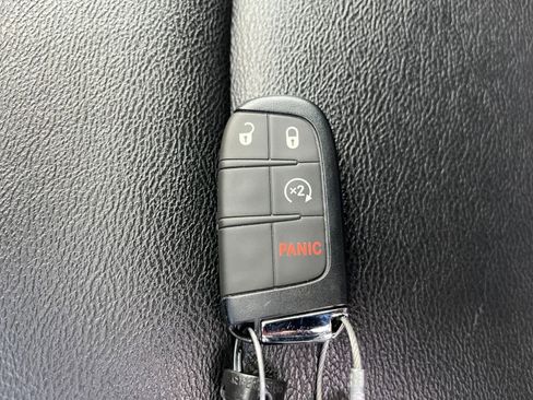 Used 2025 Jeep Compass Limited image 22