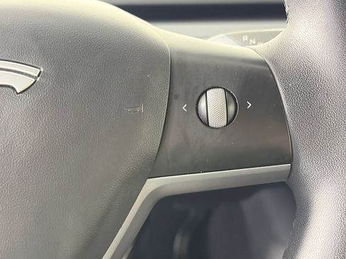 Used 2021 Tesla Model Y Long Range image 17