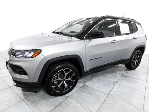 Used 2025 Jeep Compass Limited AWD/4WD image 4