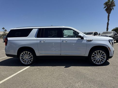 New 2026 GMC Yukon XL Denali w/ Denali Reserve Package AWD/4WD image 3