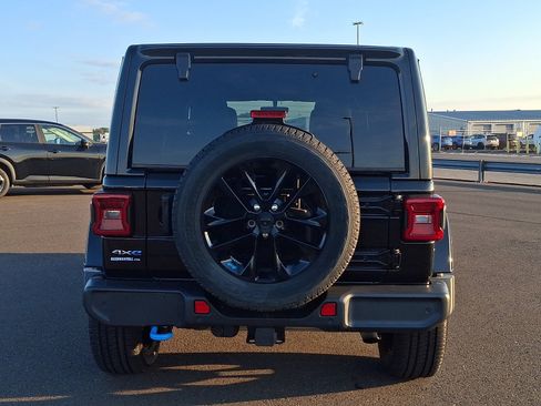 Certified 2023 Jeep Wrangler Unlimited Sahara w/ Cold Weather Group AWD/4WD image 5