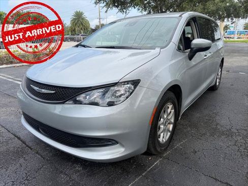 Used 2023 Chrysler Voyager LX FWD image 1