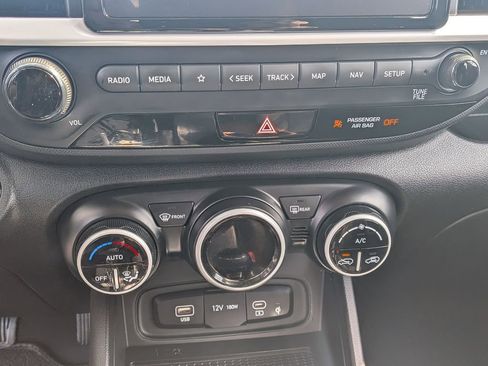 Certified 2023 Hyundai Venue Limited FWD image 23