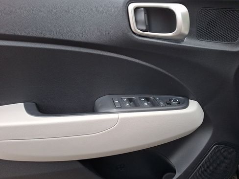 Used 2026 Hyundai Venue SEL FWD image 12