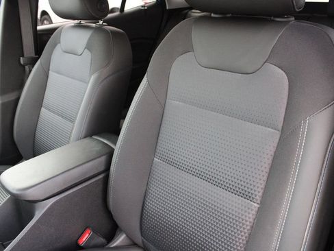 Used 2025 Chevrolet Trax LT w/ Driver Confidence Package FWD image 4