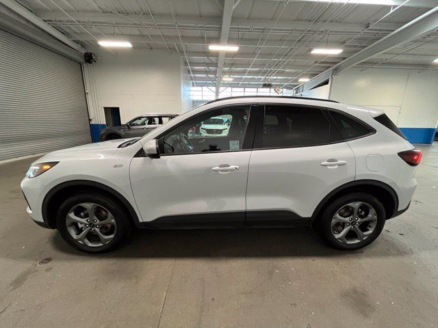 Used 2025 Ford Escape ST-Line Select AWD/4WD image 6