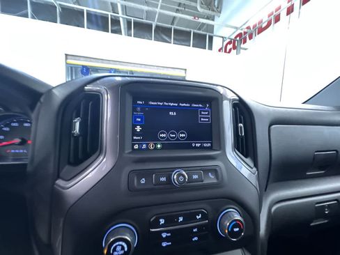 Used 2025 Chevrolet Silverado 1500 Custom image 23