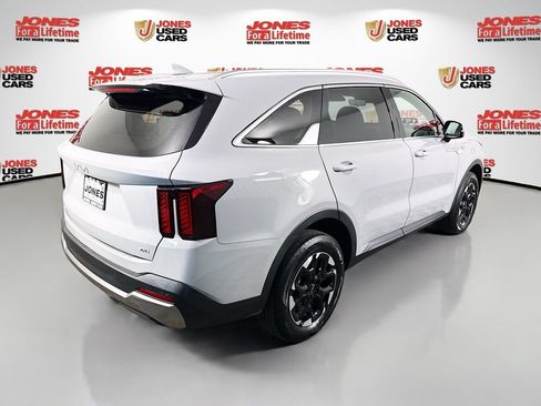Used 2025 Kia Sorento S AWD/4WD image 16
