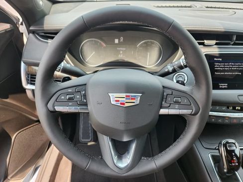 Used 2022 Cadillac XT4 Premium Luxury w/ Enhanced Visibility Package AWD/4WD image 12