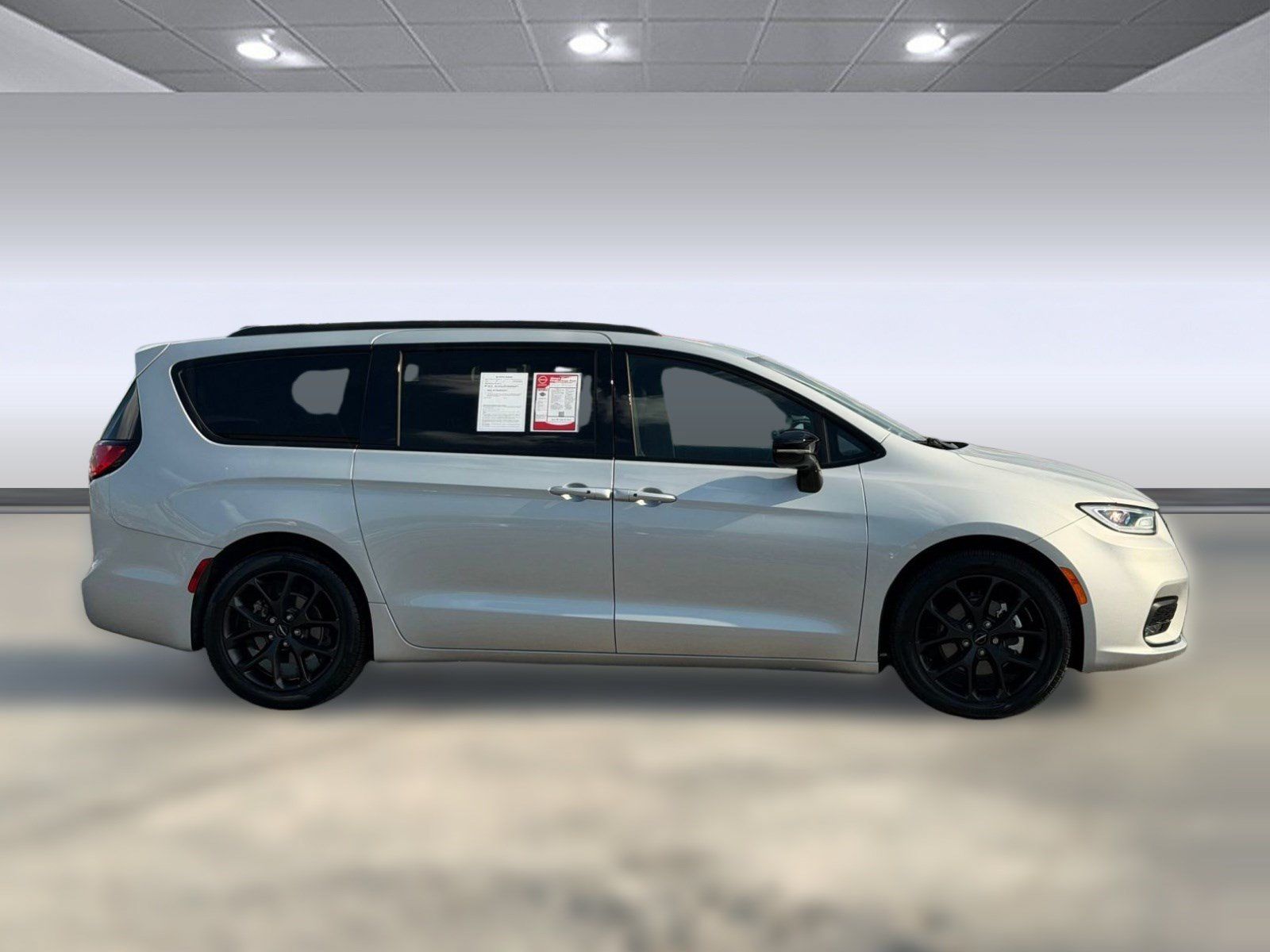 Used 2024 Chrysler Pacifica Touring-L w/ S Appearance Package FWD image 12