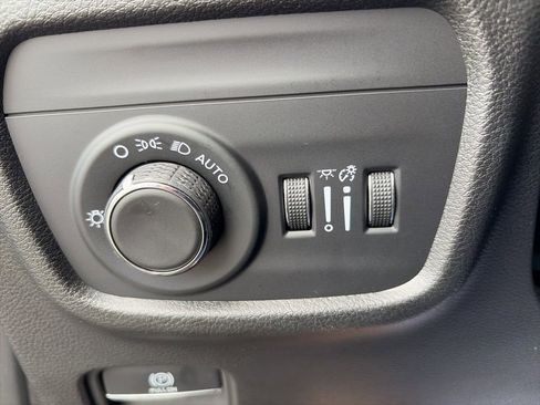 Certified 2025 Jeep Grand Cherokee Altitude image 15