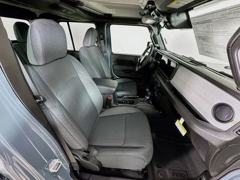 New 2025 Jeep Gladiator Sport image 29