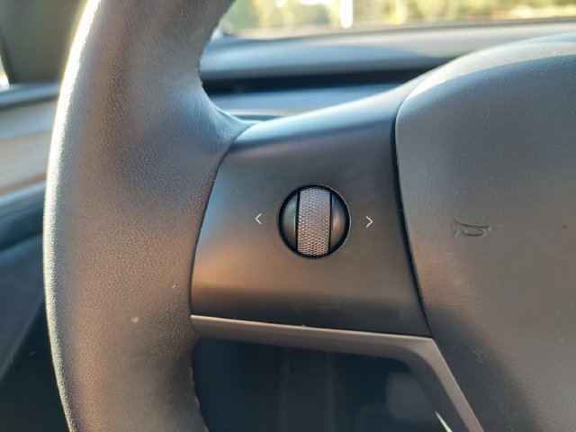 Used 2024 Tesla Model Y Long Range AWD/4WD image 35