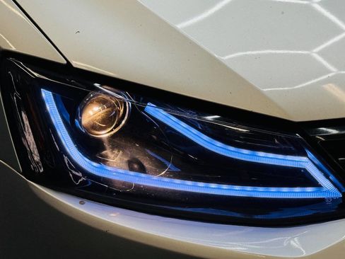 Used 2011 Volkswagen Jetta SE image 5