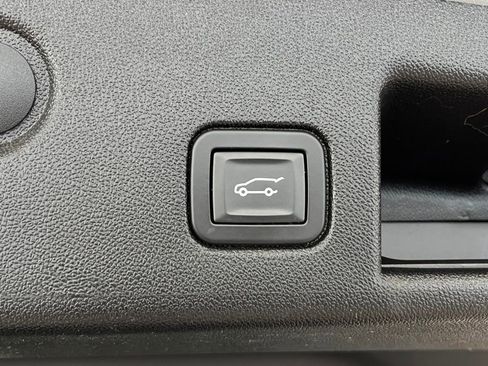 Used 2019 Chevrolet Equinox LT w/ Driver Convenience Package image 30