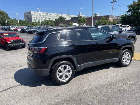 Used 2024 Jeep Compass Latitude AWD/4WD image 8