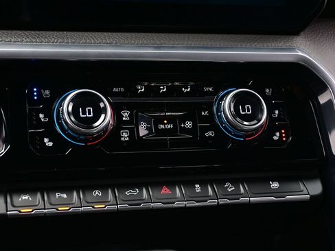 Used 2023 GMC Sierra 1500 Denali w/ Technology Package AWD/4WD image 19