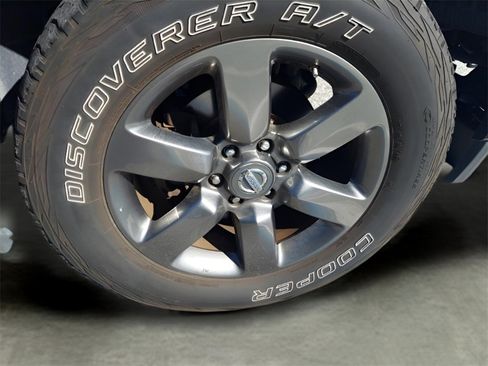 Used 2015 Nissan Titan SV w/ SV Value Truck Package image 13