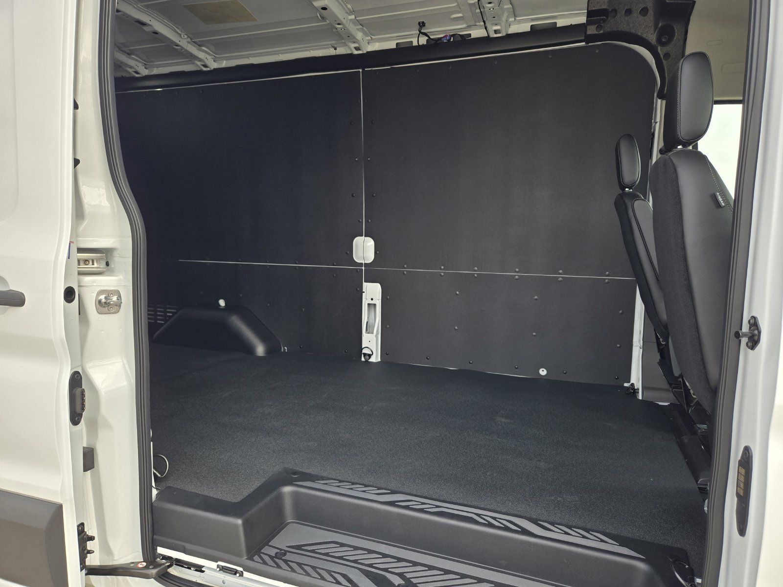 New 2026 Ford Transit 250 148 Medium Roof w/ Load Area Protection Package RWD image 27